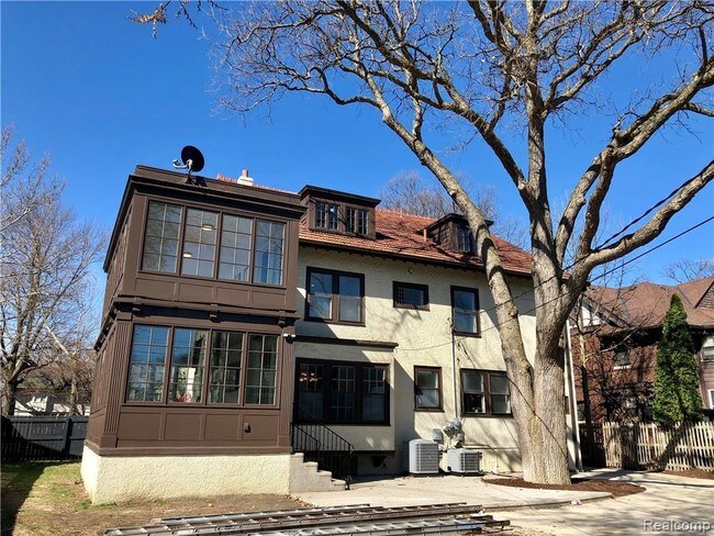 Foto del edificio - 1796 Burns Ave