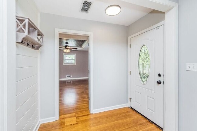 Building Photo - Fantastic 4 Bedroom Home In Great North In...
