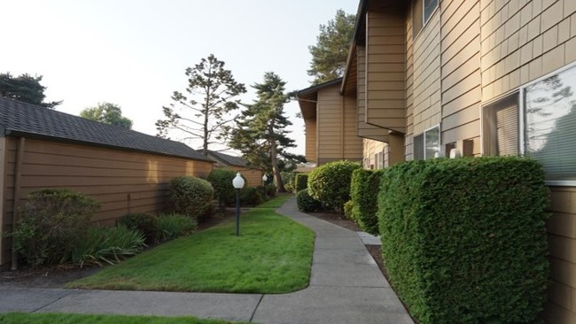 Building Photo - Evergreen Estates