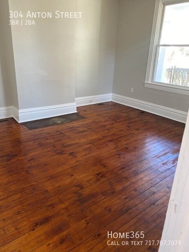 Building Photo - Gorgeous 3 Bedroom, 2 bath home