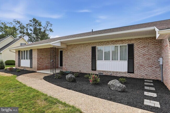 Building Photo - 11475 Pine Hill Dr