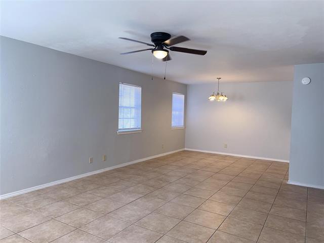 Building Photo - 2416 Lakeview Cir