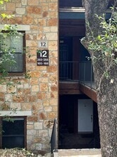 Building Photo - 4711 Spicewood Springs Rd