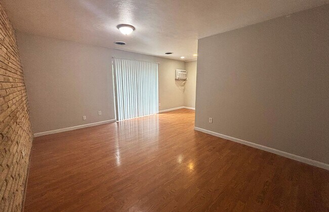 Foto del edificio - 545 Lowell Ave