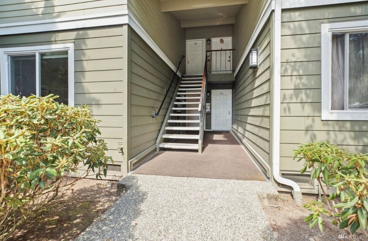 820 Cady Rd Unit F107, Everett, WA 98203 Condo for Rent in Everett