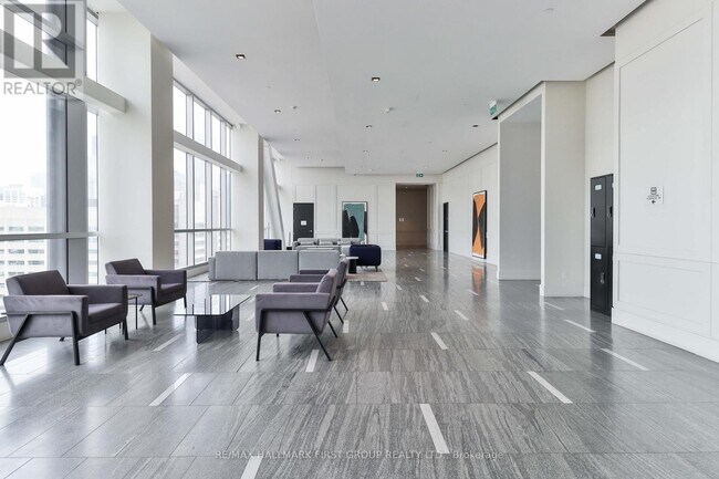 Building Photo - 488 University Ave