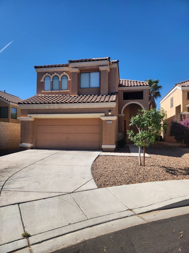 Building Photo - LOVELY 3 Bedrooms +LOFT, 3 Bathrooms, 2 Ca...