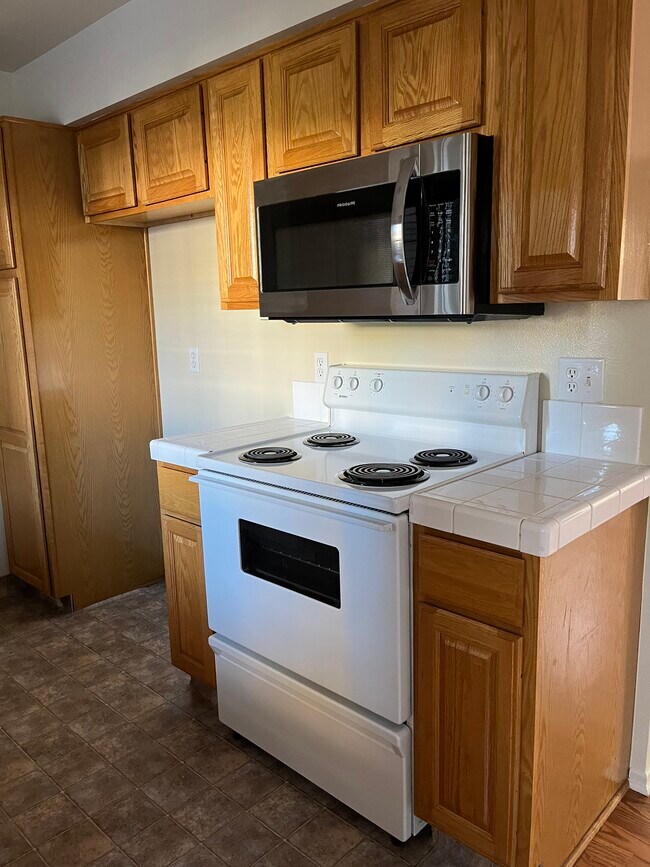 New microwave over electric stove - 430 W Alameda Ave
