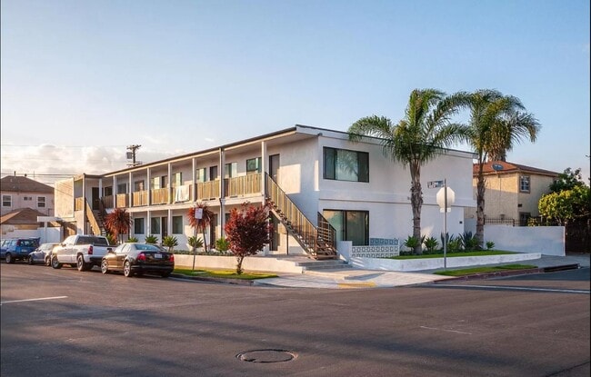 Building Photo - 4865 St Elmo Dr