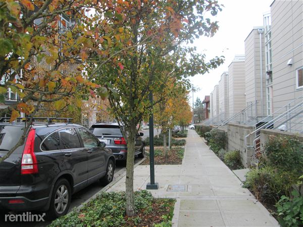 Foto del edificio - 2483 Birch Ave N