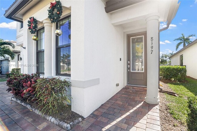 Foto del edificio - 8197 Hanoverian Dr