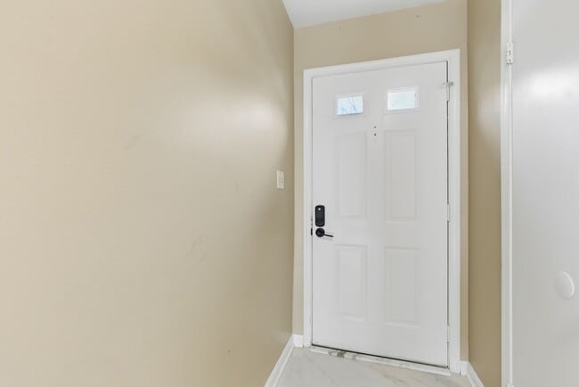 Foto del edificio - Lovely 3 BR/1.5 BA Townhome in Bowie!