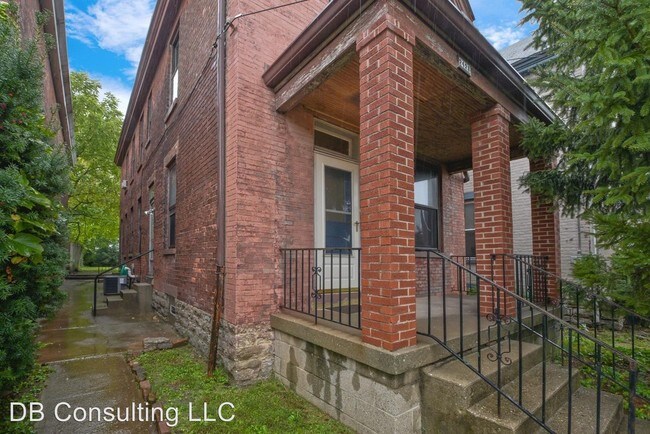 Building Photo - 4 br, 2 bath Apartment - 2423 Fairview Ave.
