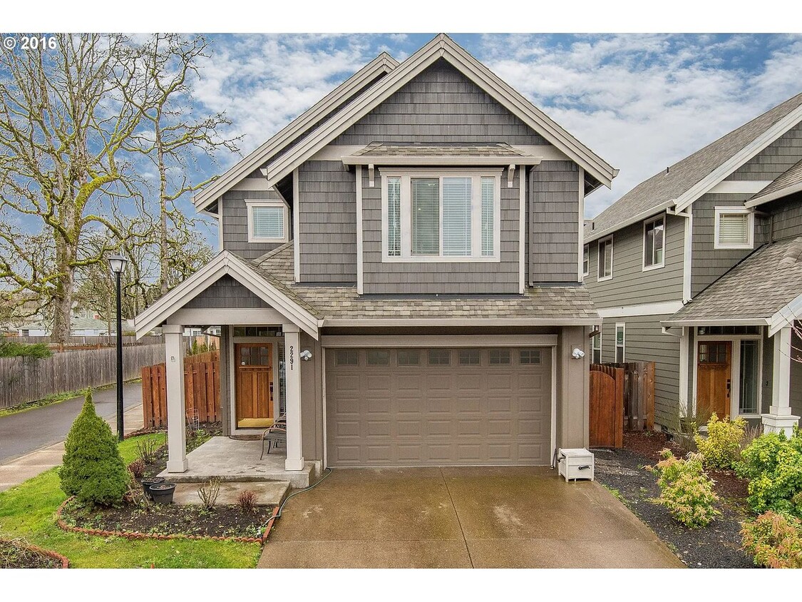 Foto principal - Beautiful 4 Bedroom Beaverton Home