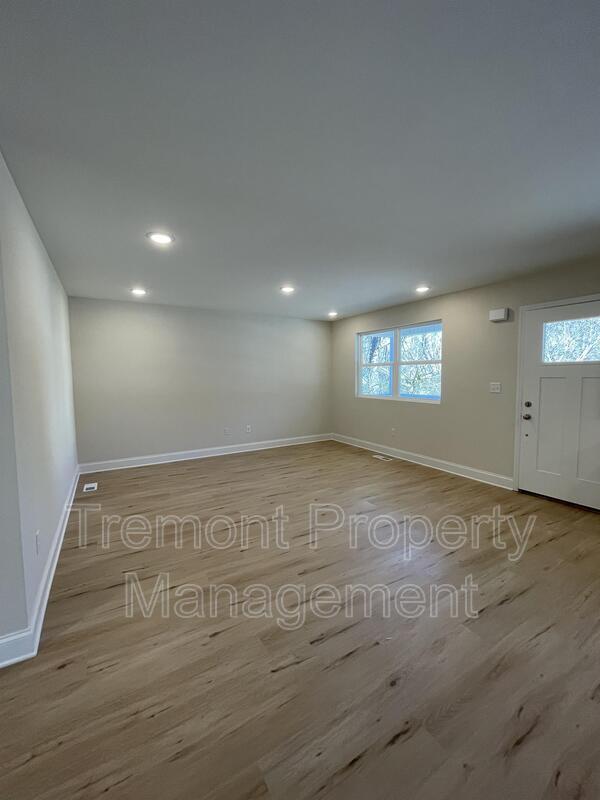 Building Photo - 2405 Harley Street