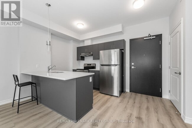 Photo du bâtiment - 1350 Hemlock Rd