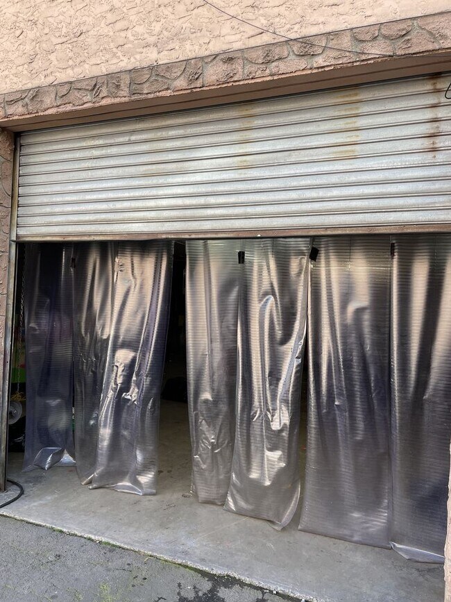 Building Photo - Suite B