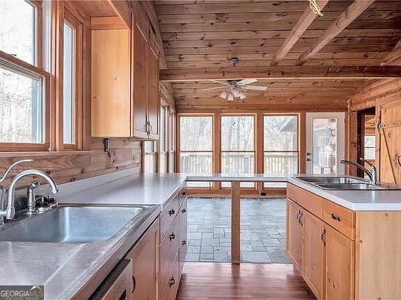 Building Photo - 2405 Mountain Rd