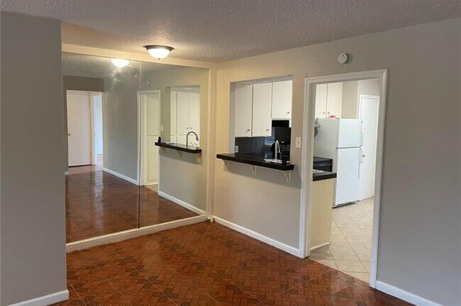 Foto del edificio - 11605 Chimney Rock Rd