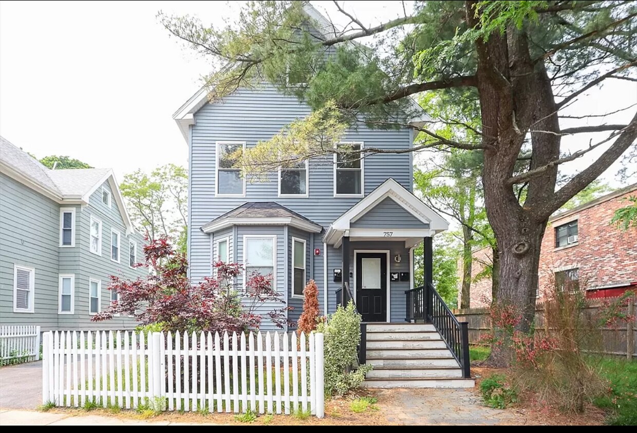 Primary Photo - 757 Washington St
