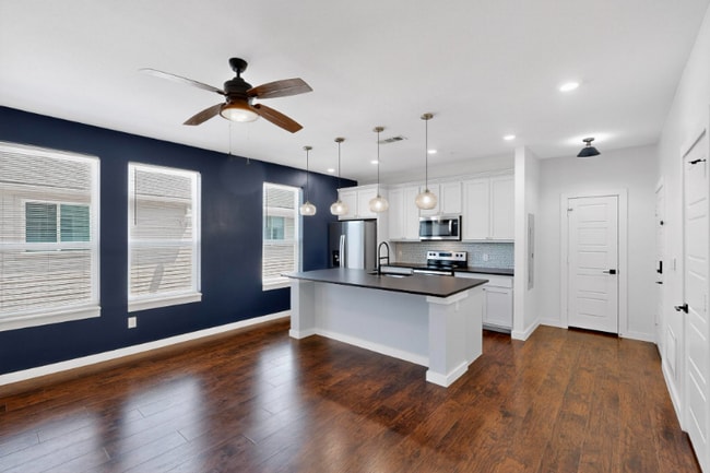 Photo - 800 S Welch St Apartment