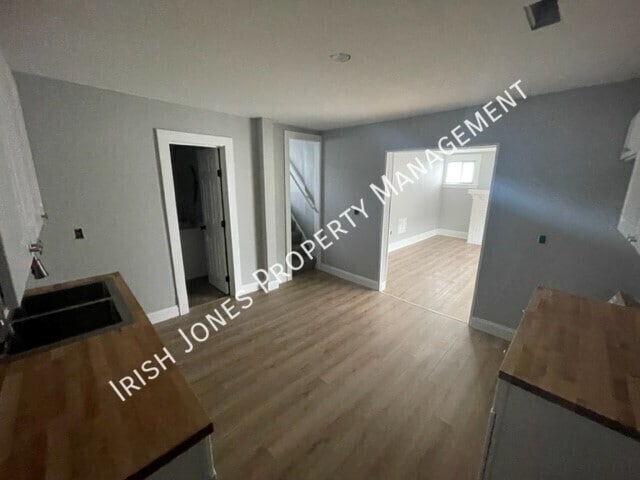 Building Photo - 944 E. Lovejoy-