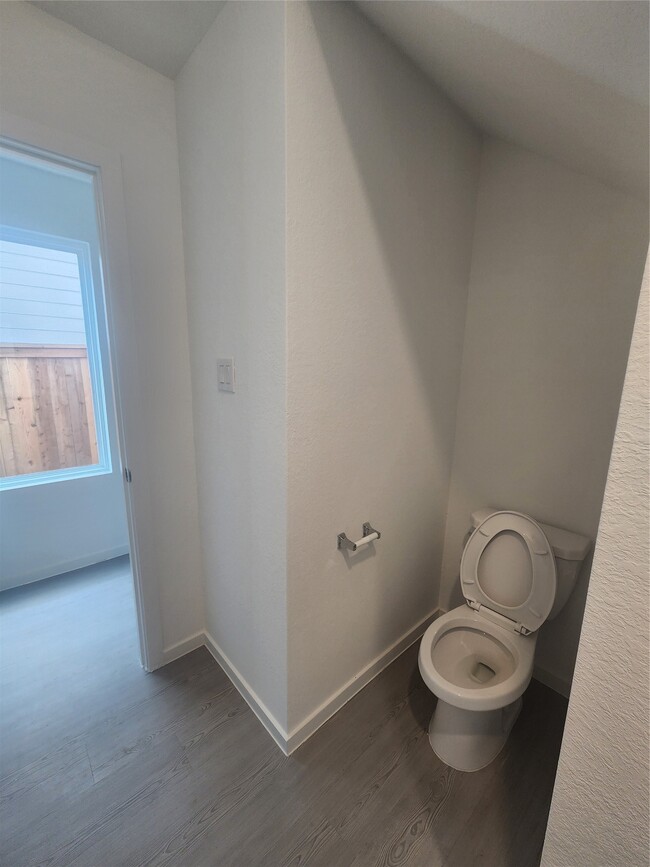 Building Photo - 906 Pertuso Ln