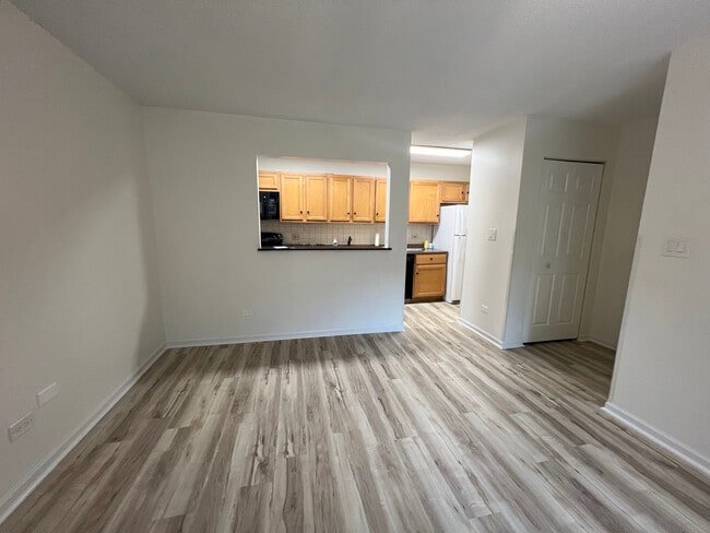 Foto del edificio - 2028 N Rand Rd