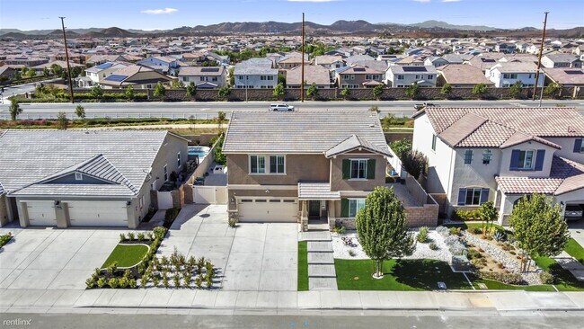 Building Photo - 4 br, 2.5 bath House - 34623 Velvetleaf St...