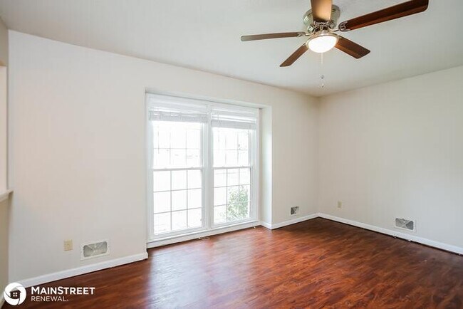 Building Photo - 1825 N Salem Dr