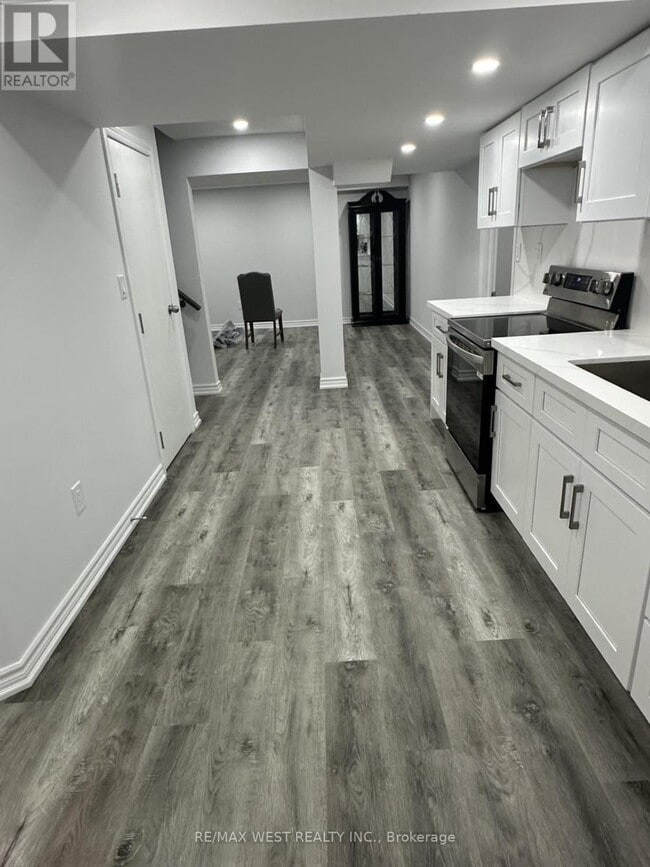 Building Photo - 7 Skelton Cres
