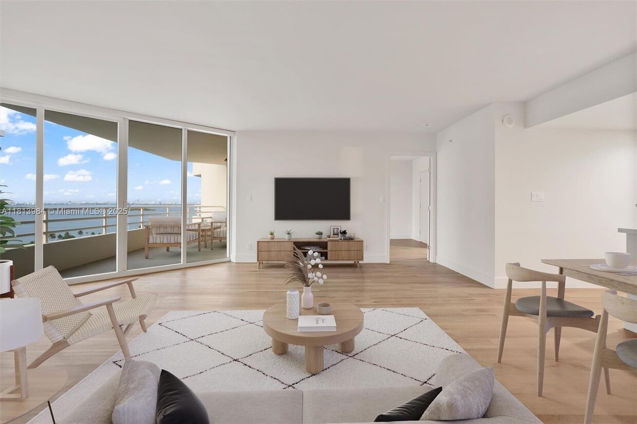 Foto principal - 555 NE 34th St