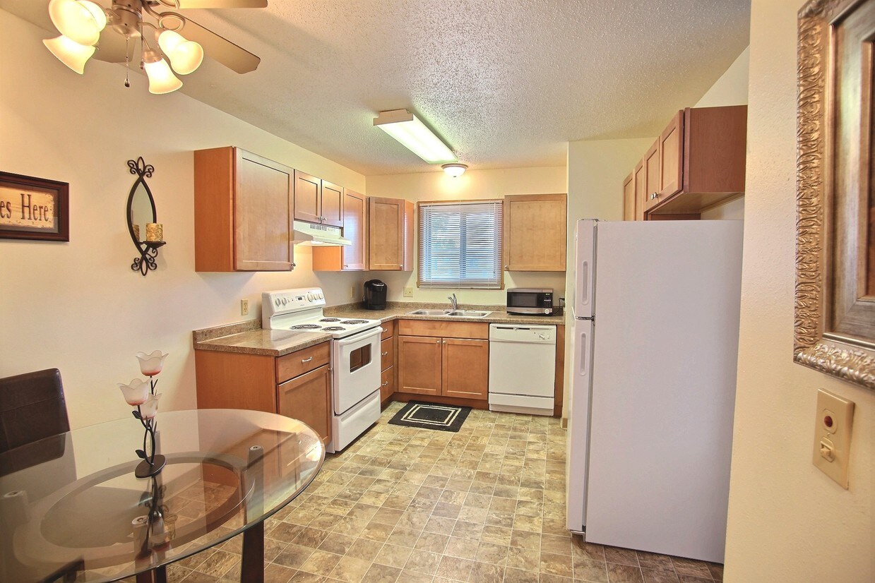 Parkwest Gardens Apartments in West Fargo, ND