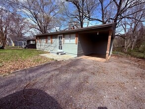 Building Photo - 686 Delta Rd