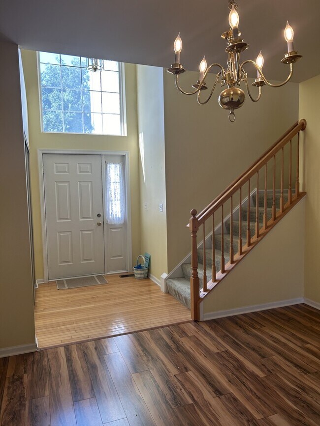 Foto del edificio - 715 Red Oak Ct