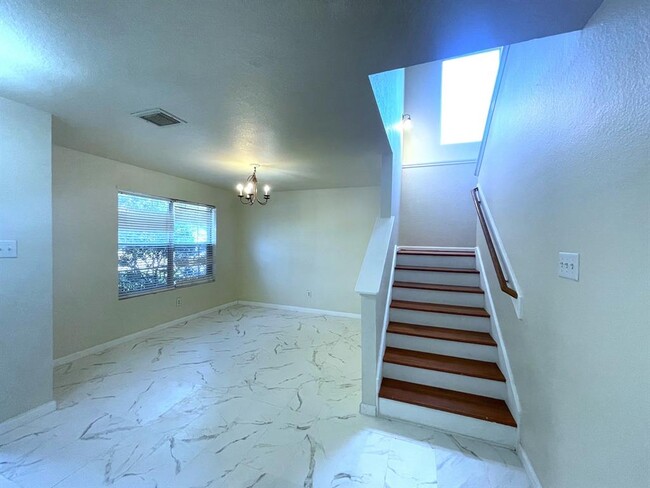 Building Photo - 5818 Linksman Ln