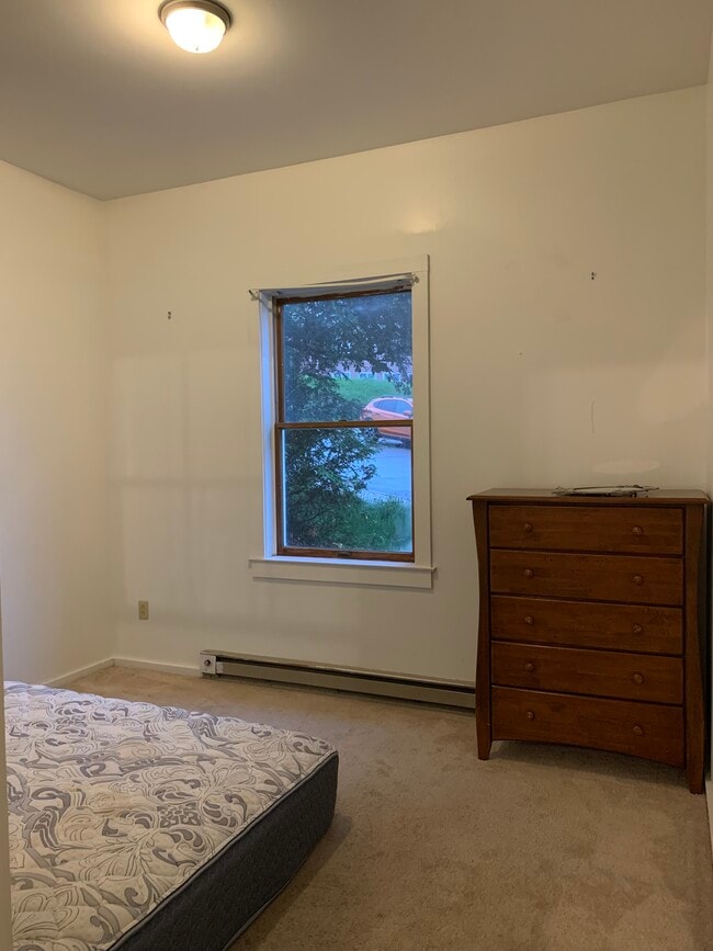 Apt 2 Bedroom - 9 River St