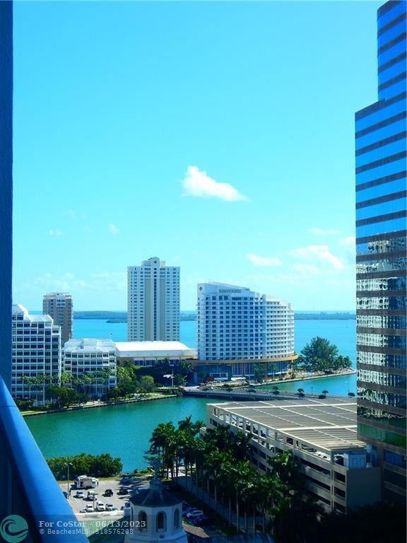 Building Photo - 500 Brickell Ave