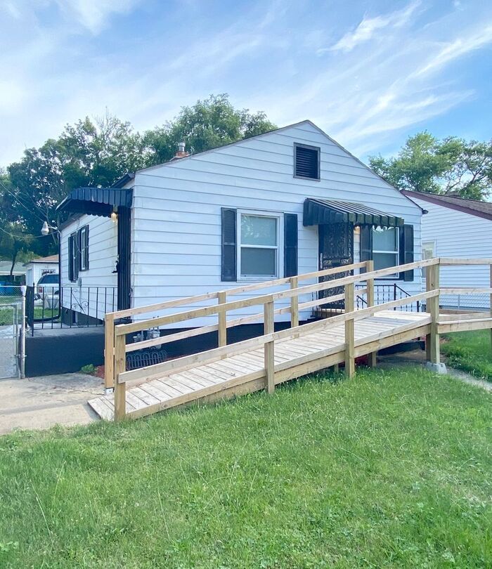 Gary Living! West Glen Park Living! House Rental in Gary, IN