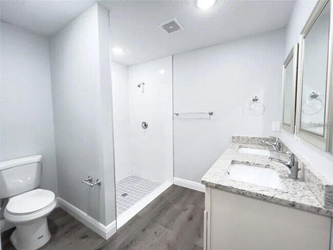 Building Photo - 7044 Hemlock Crse