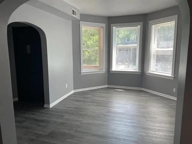 Foto del edificio - 2440 N St Louis Ave