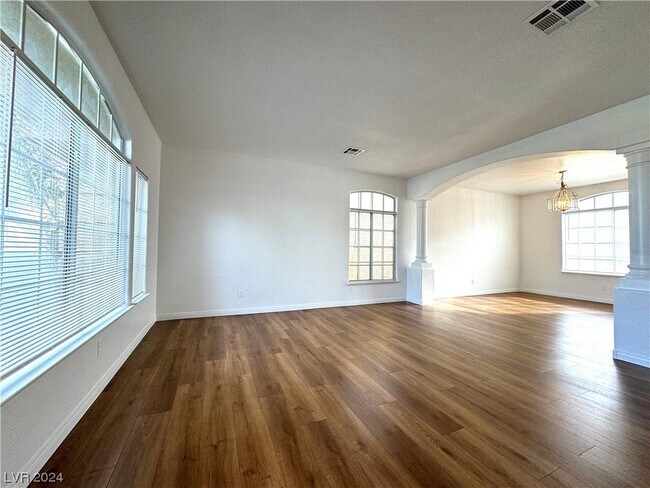 Building Photo - 7913 Waterfalls Ave
