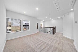 Building Photo - 1502 Noble Pk Dr
