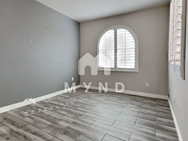 Building Photo - 3718 E Taro Ln