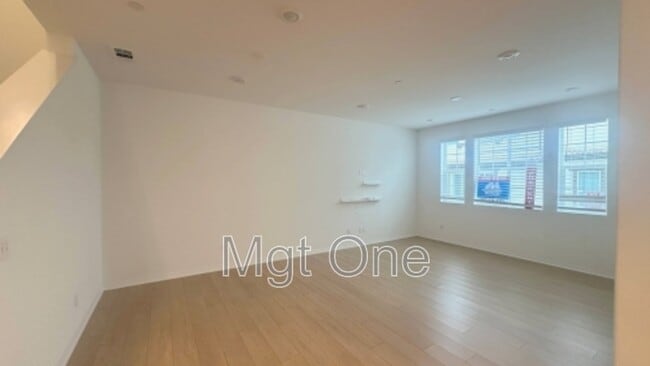 Photo - 15988 Lasselle St House