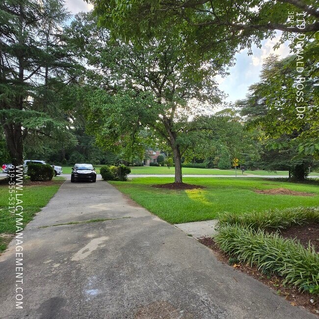Foto del edificio - 119 Donald Ross Dr