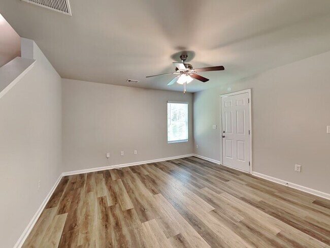 Foto del edificio - HALF OFF RENT!! Elegant Home located in Po...