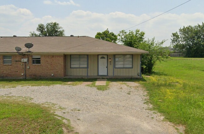 Building Photo - 409 Maple St