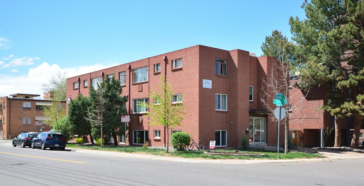 Primary Photo - Dahlia Apartments