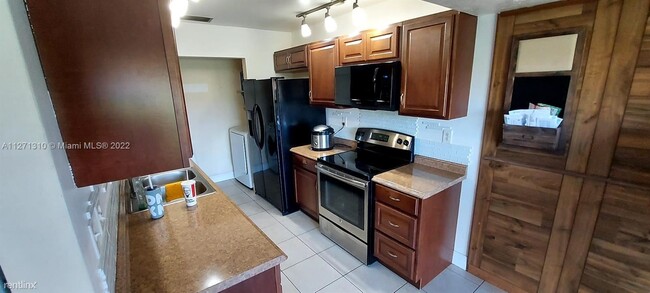 3 br, 2 bath Townhome - 12301 SW 110th S C... photo'